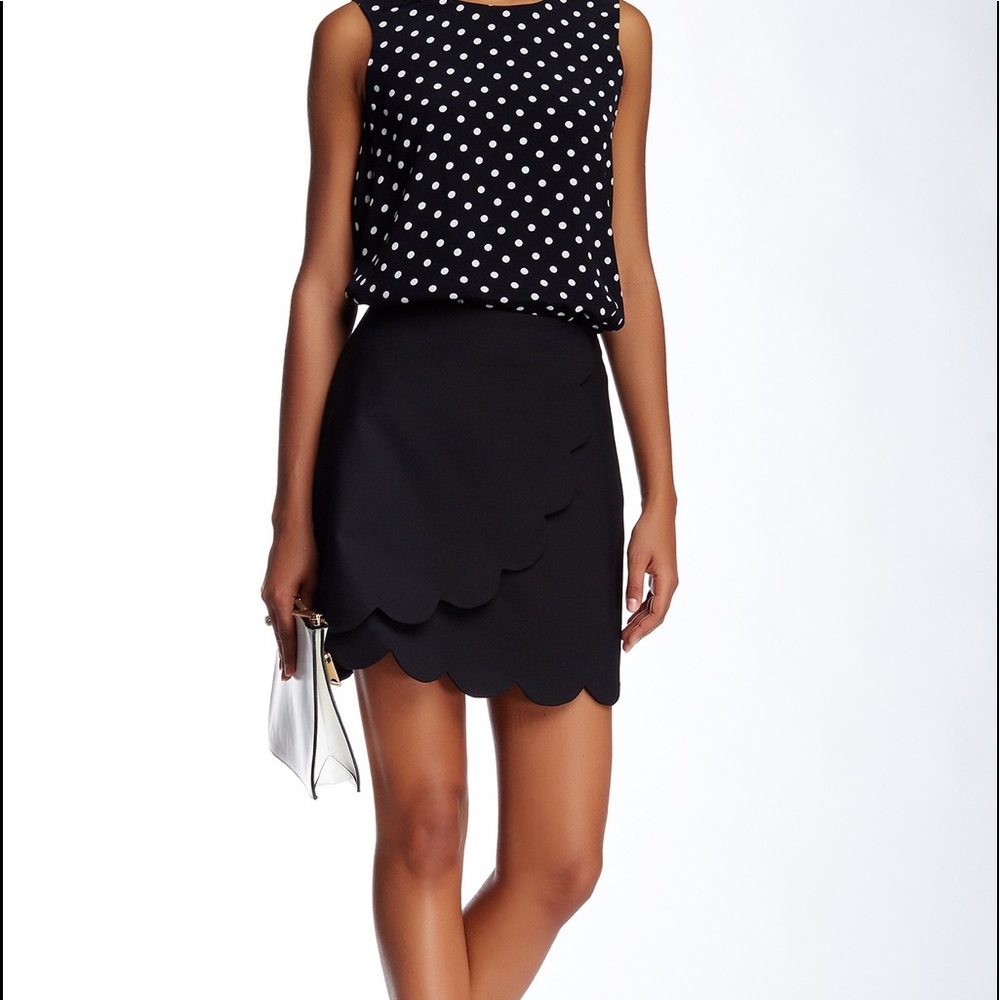 1.State Scalloped Edge Flounce Mini Skirt